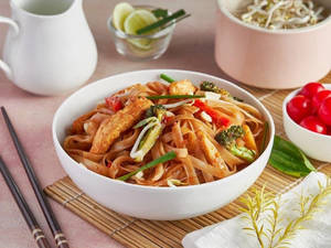 Pad Thai Noodles - Tofu (Serves 1-2)