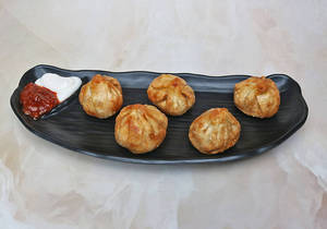 Veggie Paneer Momos (fried)
