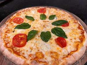 Pizza Margherita (neapolitan)