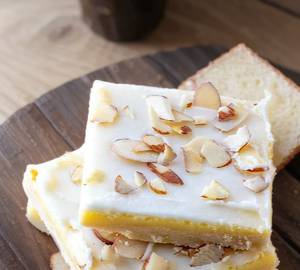 Almond Cheesecake Square 500 Gm