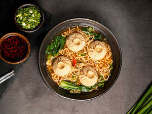 Wai Wai Noodle Mutton Soup With Momos (4 Pcs)