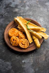 Fafda (125 Gms) + Jalebi (125 Gms)