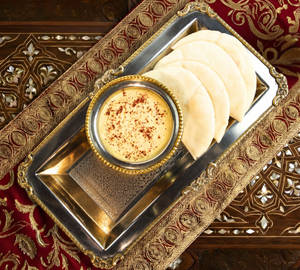 Traditional Hummus with Pita