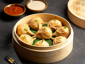 Whole Wheat Steamed Paneer Momos (8 Pcs)