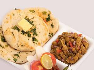 Onion Kulcha with Gravy