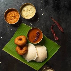 Idli Medu Vada Mix [4 Pcs] [Per Plate]