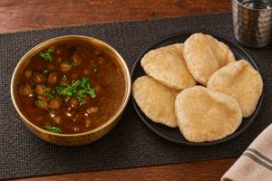 Poori Chole (5 Pcs)