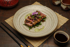 Sesame Crusted Tuna With Wasabi Mayo (8 pcs)
