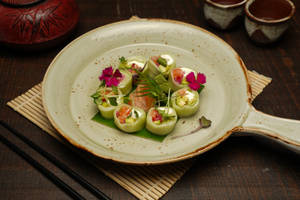 Salmon And Cream Cheese In A Cucumber Wrap (8 pcs)
