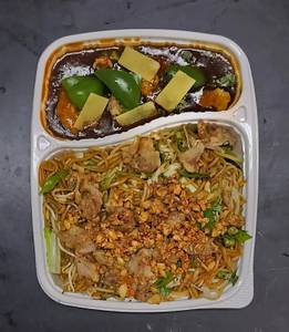 Beef Chiili Noodle & Beef Bell Pepper Gravy