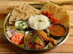 Chicken Curry With Rice And Roti Combo