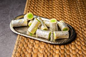 Kaju Pista Roll