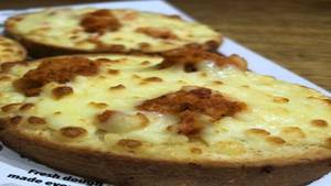 Chicken Tikka Garlic Bread