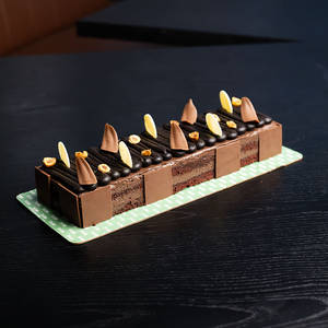Hazelnut Chocolate Cake (Eggless)