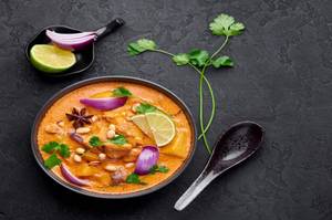 Chicken Masaman Curry  ( Serve With Steam Rice )