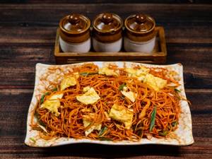 Chilli Garlic Egg Hakka Noodles
