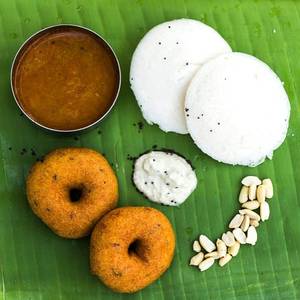 Vada Meal[served With Sambar And Coconut Chutney]