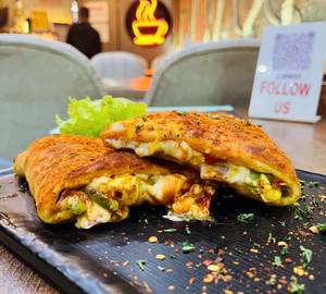Veg Calzone & Dip
