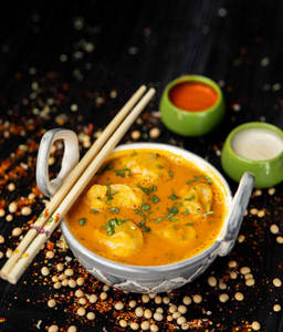 Chicken Jhol Momos (8 Pcs)