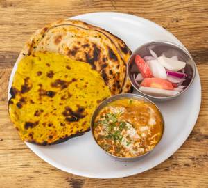 Kadhai Paneer with 2 Butter Naan and Salad