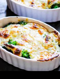 Con Cippolla Spaghetti Bake [ Mozzarella, Al Olio San Marzano Tomato, Cheese Sauce, Basil, Herbs]