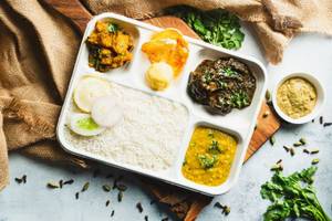 Chicken With Till Thali