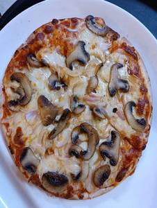 Mushroom Onion Pizza
