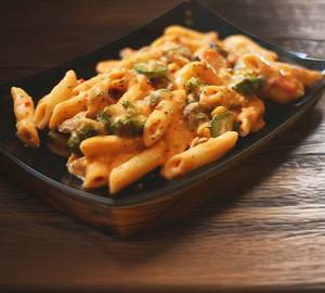 Pasta white and red sauce