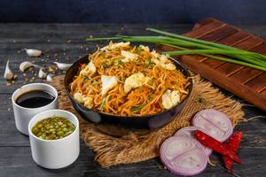 Egg Chilli Garlic Noodles Regular(750 Ml)