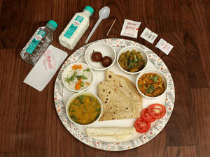 Premium Gujarati Thali