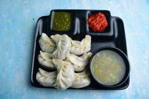 Vegetable Momos (8 Pcs)