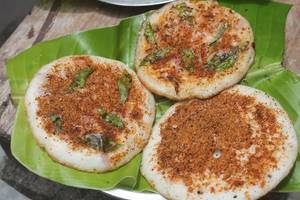 Onion Podi Uthappam