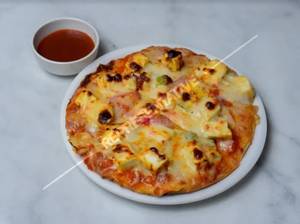 Paneer makhani pizza