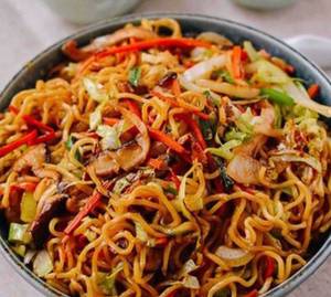 Chicken schezwan noodles