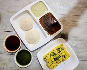 Steamy Combo (idli + Dhokla)
