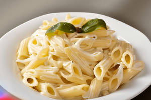 White sause pasta
