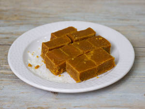 Besan Barfi (1 Kg)