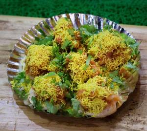 Round Sev Puri