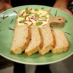 Garlic Bread With Butter Spread Pan