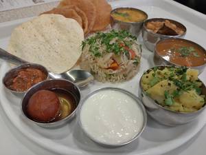 Veg Thali Delux In Meal Tray