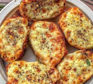 Cheese garlic bread