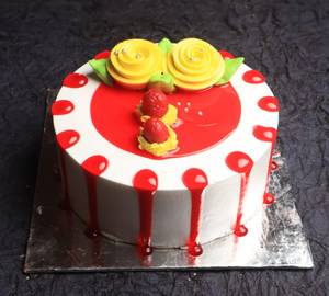 Eggless Special Strawberry Cake [500grams]