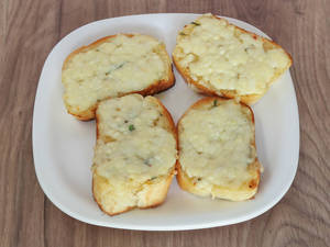 Garlic Bread And Cheese