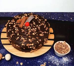 Chocolate kit kat cake                                                   