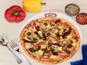 Thin Crust Pizza With 5 Veg Toppings