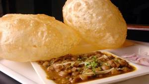 Chole Bhatura (1 Plate)