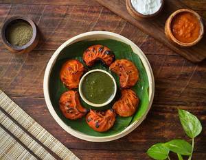 Chicken Tandoori Momos [6 Pieces]