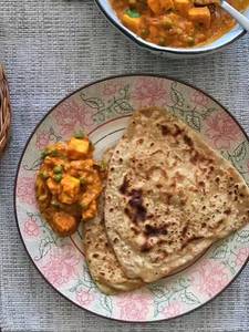 Matar Paneer With 3 Chapati/paratha