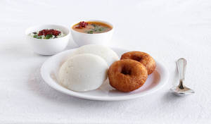 Idli [1] With Vada [1]