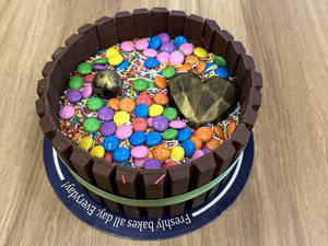 KitKat Cake [750 Grams]